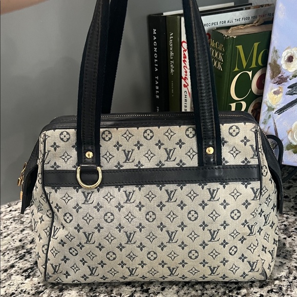 Louis Vuitton Navy & Cream Empreinte Monogram Mini Belt Bag  Vintage Louis Vuitton Navy Blue and Cream Purse